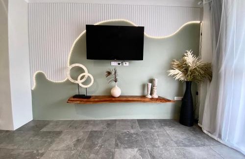 Cairns North Apartment | Lux in the City 1 Bedroom Apt with Pool Sleeps 3