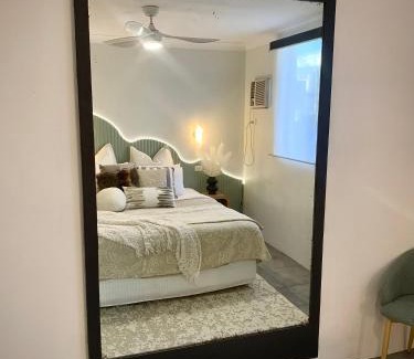 Cairns North Apartment | Lux in the City 1 Bedroom Apt with Pool Sleeps 3