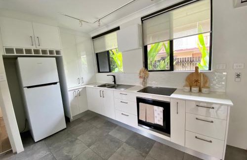 Cairns North Apartment | Lux in the City 1 Bedroom Apt with Pool Sleeps 3