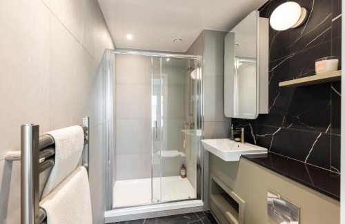 Docklands Apartment | Lux New Studio Apartment Exel London