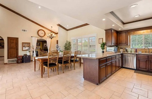San Bernardino County House | Lux Vineyard Retreat in 20,000 sqft lot near ONT