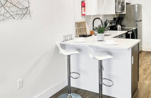 Elizabeth Apartment | Luxe 1 BR Apartment -near NYC, EWR, PRU,NJPAC, Dwntwn Newark,MetLife