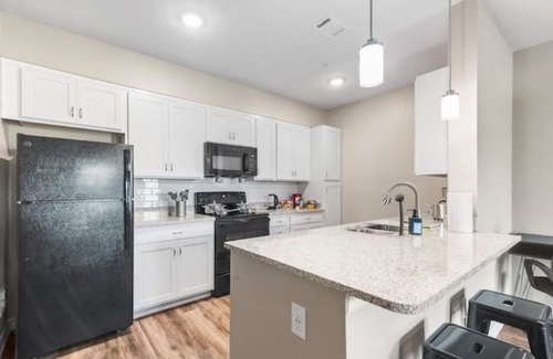 Melbourne Condo | Luxe 1BR/1BA: Dive, Rest, Explore. Book Now!