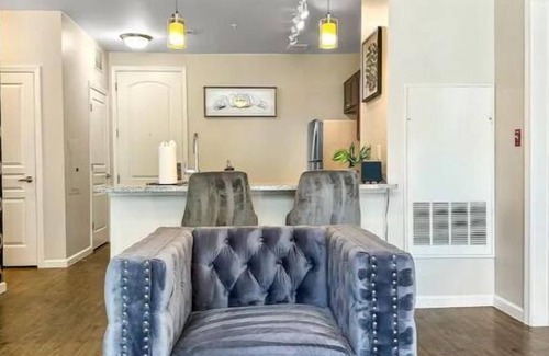 North Cambridge House | Luxe 2Bd 2Bth, King Beds, Fast Wi-Fi, Pool, Gym