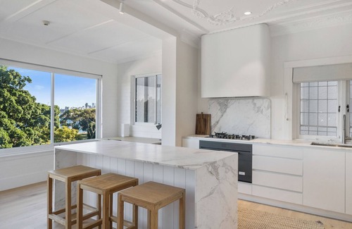 Darling Point Apartment | Luxe 3BR Full-Floor Suite w/Views | Darling Point