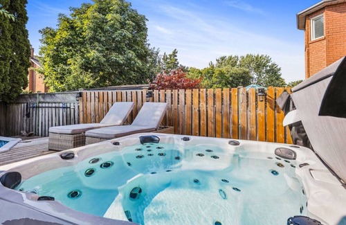 Whitby House | Luxe 4BR Retreat w/Heated Pool, Hot Tub & BBQ