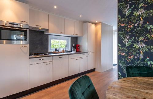 Baarland Ski Chalet | Luxe 5-persoons chalet op familiecamping