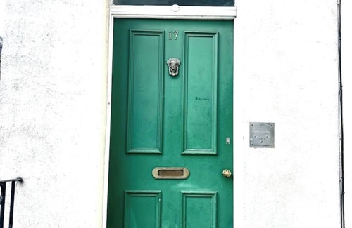 Harrogate City Centre Apartment | Luxe Apartment With Super King Beds in Central Harrogate