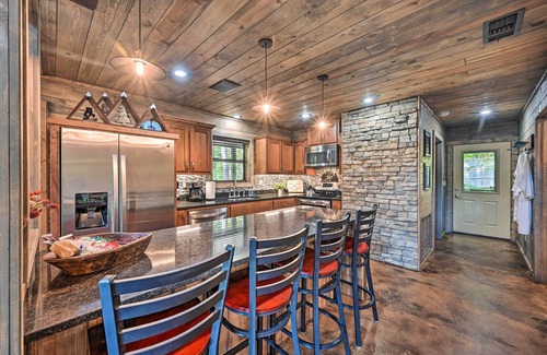 Broken Bow Cabin | Luxe Broken Bow Cabin w/Tesla Charging Station