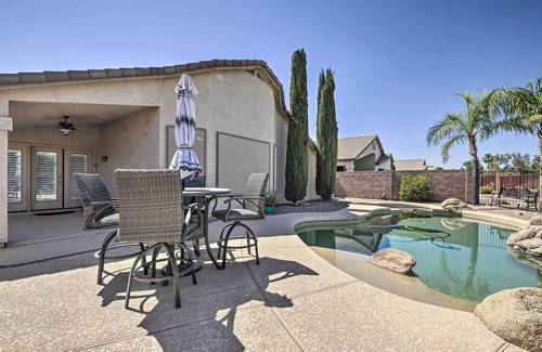 Springfield Lakes Reflection House | Luxe Chandler Home w/Resort-Style Amenities!