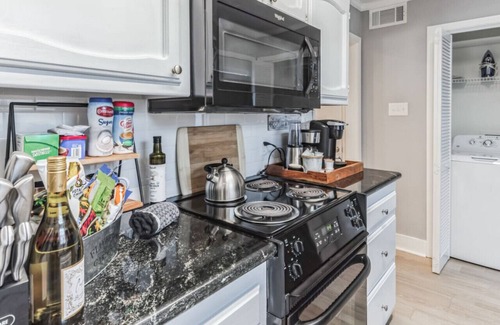 Baton Rouge Condo | Luxe condo 2 bedr 2 en-suite baths. Coffee, tea, smoothie station.Near Mall LSU