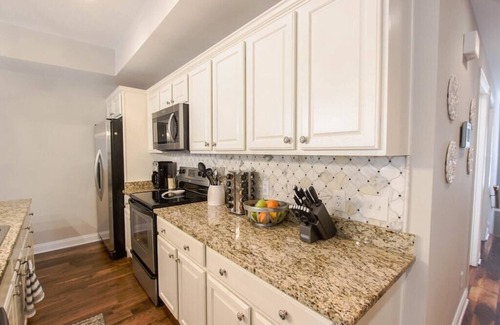 Old Town Bluffton House | Luxe Condo in Old Town Bluffton + Elevator + Walkable to everything!