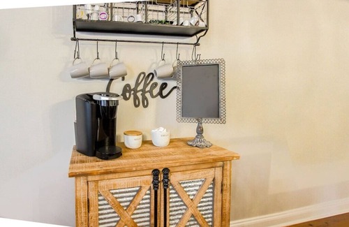Old Town Bluffton House | Luxe Condo in Old Town Bluffton + Elevator + Walkable to everything!