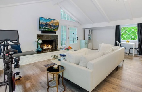 Sherman Oaks Cottage | Luxe Cottage with Pool in the Hills - Close to Shops & Restaurants