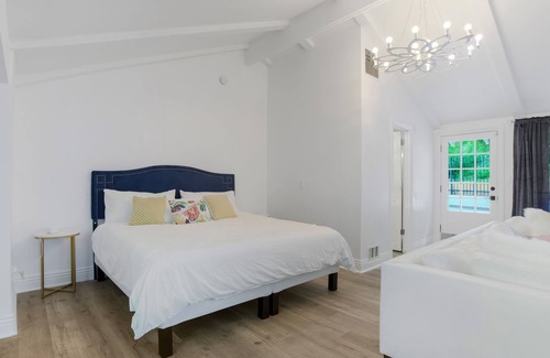 Sherman Oaks Cottage | Luxe Cottage with Pool in the Hills - Close to Shops & Restaurants