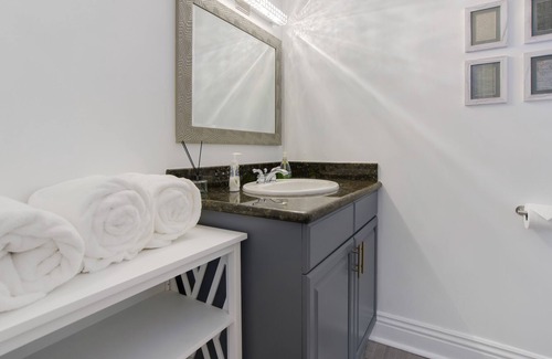 Sherman Oaks Cottage | Luxe Cottage with Pool in the Hills - Close to Shops & Restaurants