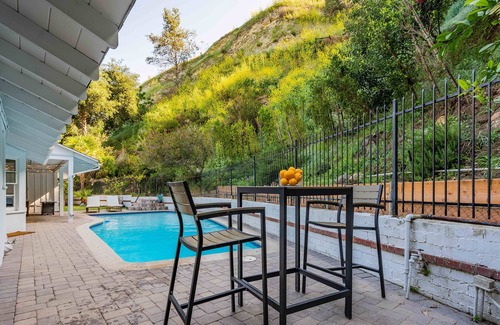 Sherman Oaks Cottage | Luxe Cottage with Pool in the Hills - Close to Shops & Restaurants
