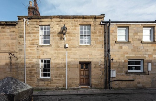 South Charlton House | Luxe Design - Grade II Cottage - Heart of Alnwick
