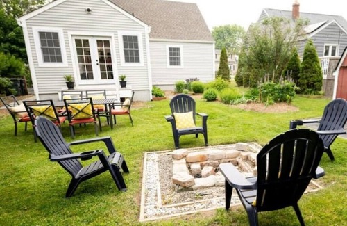 Devon House | Luxe, designer renovation; walk to Tyde wedding venue, shops & beach!n