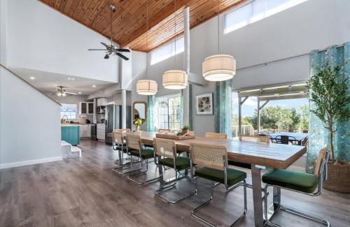 Manor House | Luxe Farmhouse ~ Hot Tub + Pool ~ Great4Gatherings