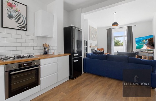 Exeter Apartment | Luxe Garden House City Centre
