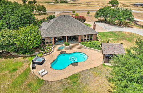 Granbury House | Luxe Granbury Abode w/ Pool ~ 4 Mi to Lake!