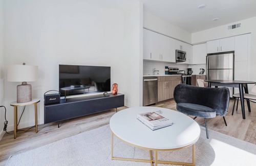 Hayward Apartment | Luxe Hayward 2BR w/Pools, Spas & A/C, near Green Spaces, by Blueground