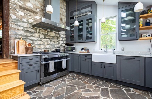 Town of Marbletown House | Luxe Historical Style - 2 FP’s & Soaking Tub