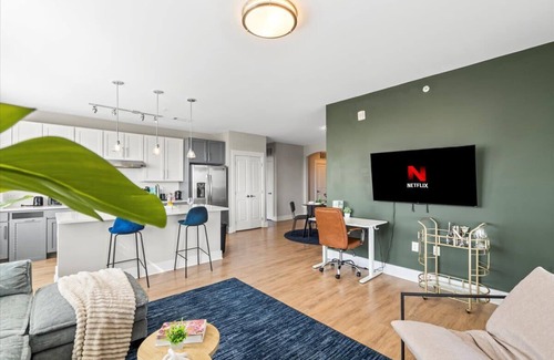 Charlotte Apartment | Luxe King 3BR Suite Waverly Charlotte!