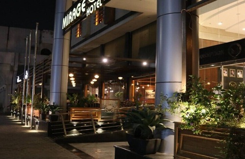 Jeddah House | Luxe King Stay | Sophisticated Mirage Vibe