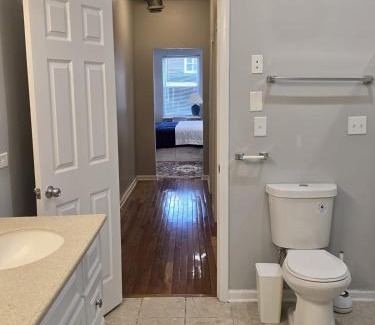 Woodlawn Apartment | Luxe Loft vibe with King Suite - 4BR 3Ba