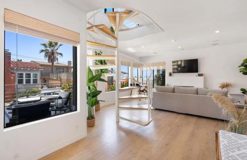 The Strand House | Luxe Manhattan Beach Retreat