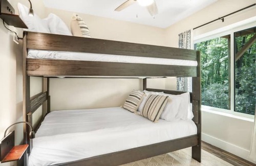 Old Fort House | Luxe Modern Cabin outside Asheville with Glamping