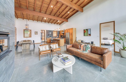 Priest River House | Luxe Mtn-View Escape 5 Mi to Dtwn Priest River!