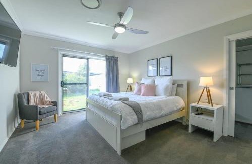 Dubbo House | Luxe on Lincoln - Close to Zoo, Rejuvenating Pool