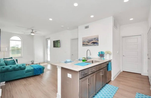 Spring Apartment | Luxe & Relaxing Gem ~ Pool &Gym~Long stays Welcome