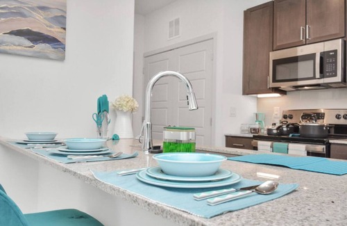 Spring Apartment | Luxe & Relaxing Gem ~ Pool &Gym~Long stays Welcome