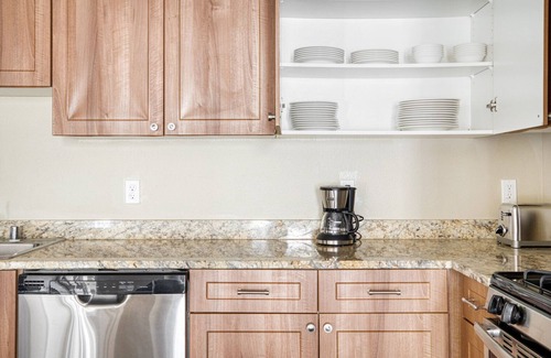 North San Jose Apartment | Luxe San Jose 2BR w/Gym, Pool & W/D, near Samsung & Cisco, by Blueground