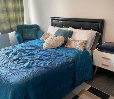 Luton Apartment | Luxe Spacious & Central 2Bed Luton Apartment - Free Parking - Free Wi-Fi - Near LTN Airport & L&D Hospital