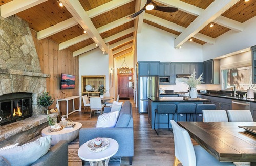 Talmont Cabin | Luxe Tahoe City Cabin w/Lake Views & Beach Access