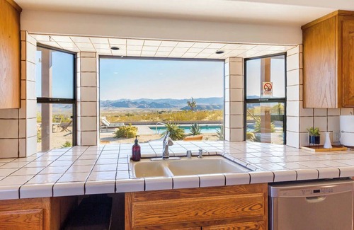 Joshua Tree Villa | Luxe Villa | Heated Pool | Spa | Mountain Views