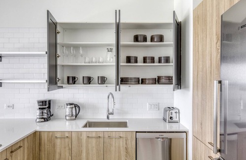 West Loop Apartment | Luxe West Loop Studio w/Gym, Pool, Coworking, walk to UIC, by Blueground