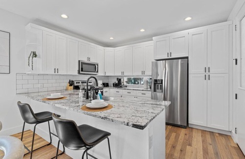 University Hills and Windsor Park House | Luxe Windsor Park Home | Close for F1, ACL + DTX!