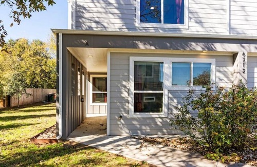 University Hills and Windsor Park House | Luxe Windsor Park Home | Close for F1, ACL + DTX!