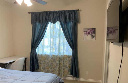 Alessandro Heights House | LuxHome Suites B&C, Luxurious getaway in Riverside's most upscale neighborhood