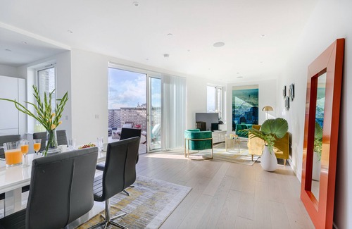 Bermondsey Apartment | LuxNomads Lavish Penthouse SkyLine View