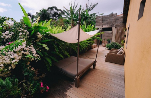 Floresta Velha House | LuxoBrasil #NR01 Yellow House Fernando de Noronha Seasonal Rent
