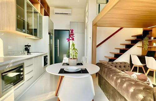 Hugo Lange Apartment | Luxuoso Loft com Garagem, Ar cond. Jacuzzi e Wifi