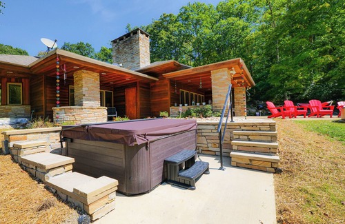 Farmington House | Luxuriant Frank Lloyd Wright Inspired Accommodations-The Dream House
