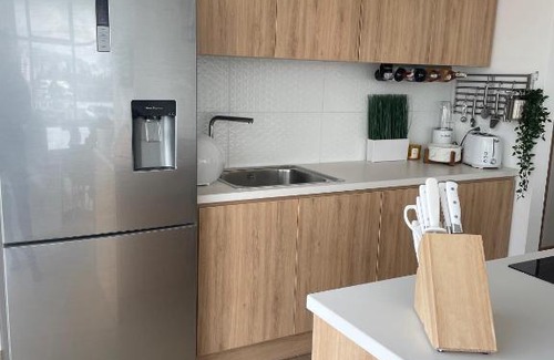 La Carolina Apartment | Luxurious 1-bedroom Condo in Iconic City Building